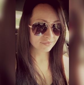 Meet your Posher, Courtnie